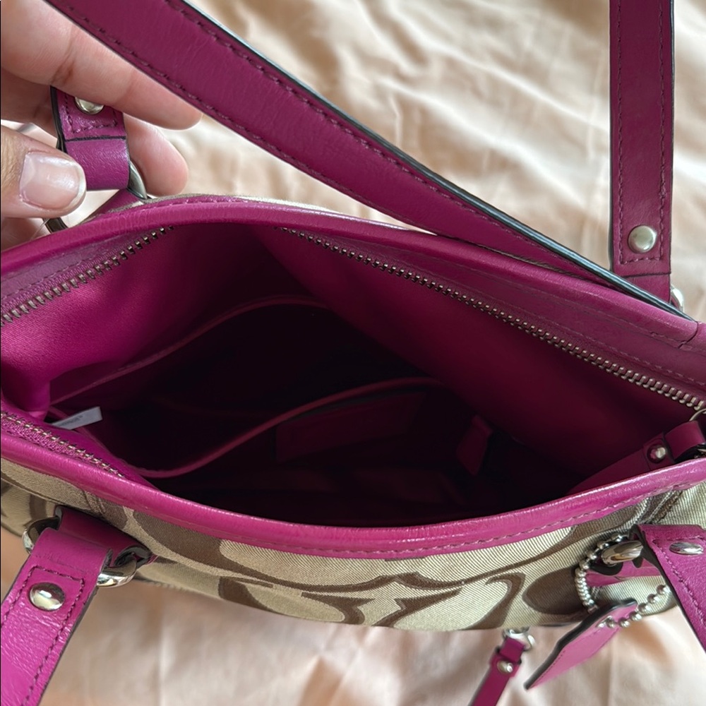 Coach Pink and Tan Shoulder Bag with Stylish Design - Picture 6 of 7